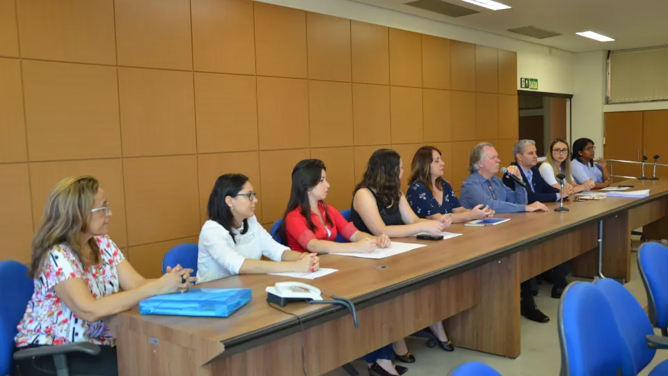Cerimonia aconteceu na sala dos conselhos (Foto: Milton Santos)