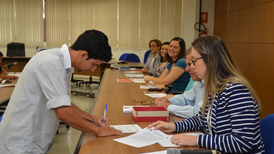 Posse dos novos servidores  (Foto: Milton Santos)