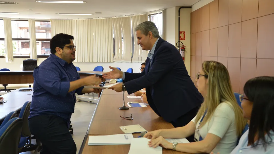 Cerimonia aconteceu na sala dos conselhos (Foto: Milton Santos)