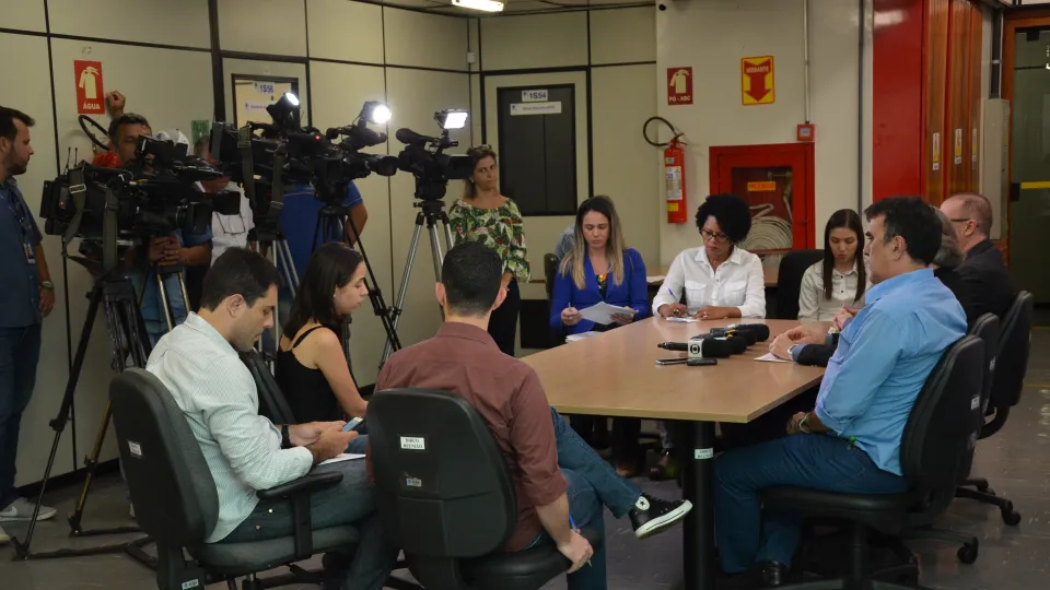 Coletiva aconteceu na manhã de terça-feira, dia 10 (Foto: Milton Santos)