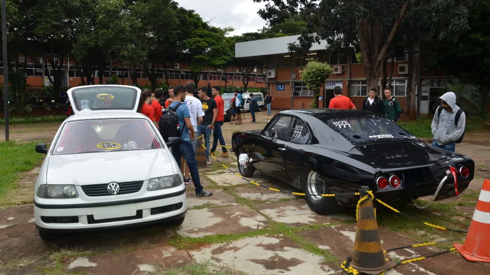 A programação ocorre na praça em frente aos Blocos 1J e 3Q (Foto: Milton Santos)