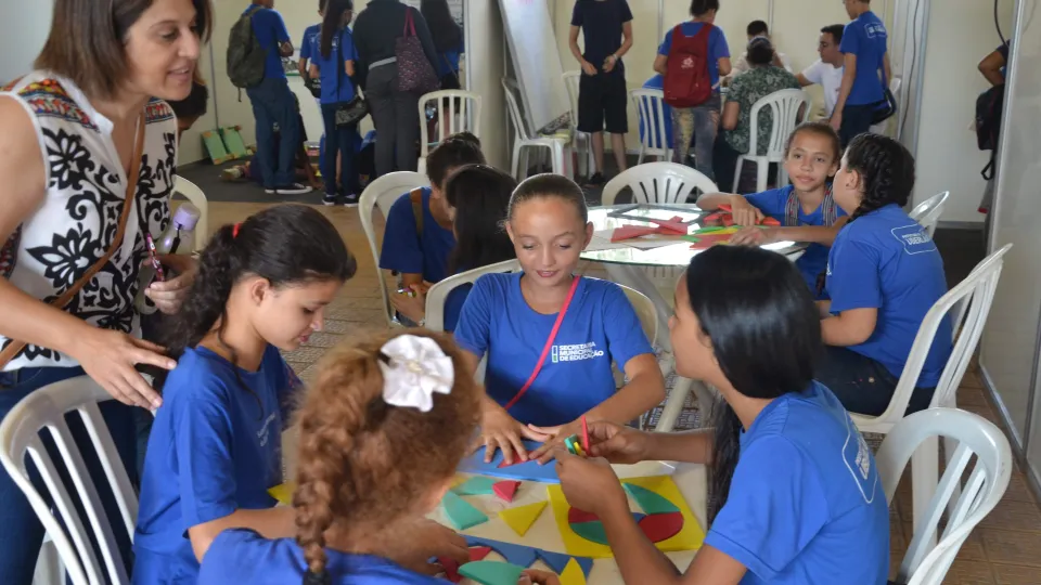 O Público principal são os estudantes de ensino fundamental e médio, mas o evento é aberto (foto: Marco Cavalcanti)