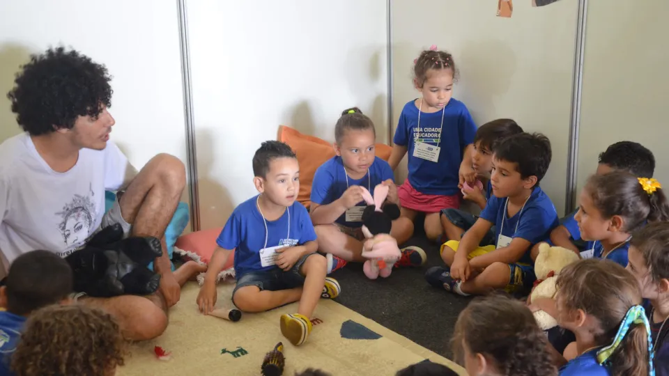 O Público principal são os estudantes de ensino fundamental e médio, mas o evento é aberto (foto: Marco Cavalcanti)