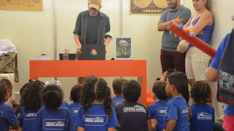 O Público principal são os estudantes de ensino fundamental e médio, mas o evento é aberto (foto: Marco Cavalcanti)
