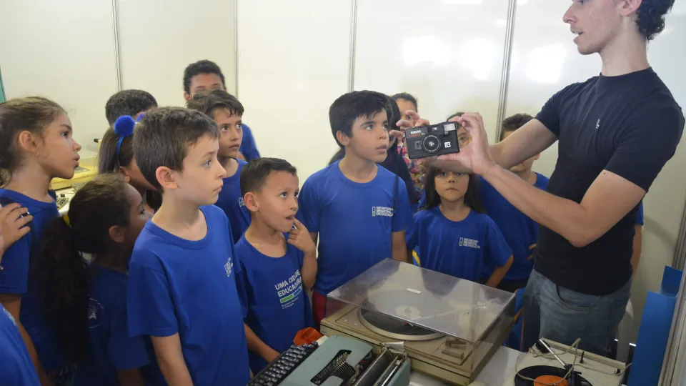 O Público principal são os estudantes de ensino fundamental e médio, mas o evento é aberto (foto: Marco Cavalcanti)