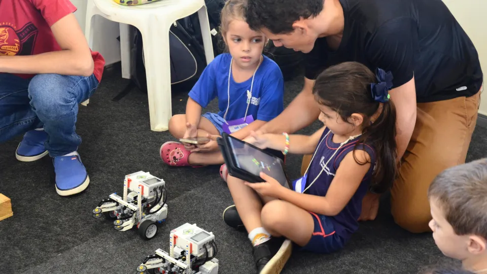 O Público principal são os estudantes de ensino fundamental e médio, mas o evento é aberto (foto: Marco Cavalcanti)