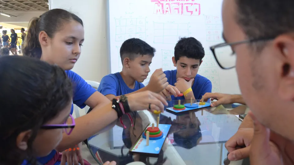 O Público principal são os estudantes de ensino fundamental e médio, mas o evento é aberto (foto: Marco Cavalcanti)
