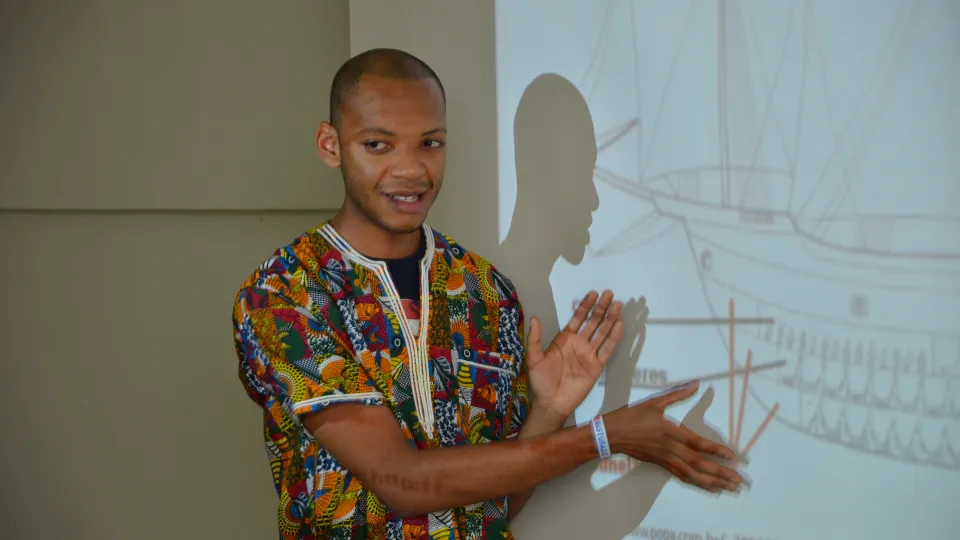 Palestras acontecerem no Anfiteatro do Bloco 5O (Foto: Milton Santos)