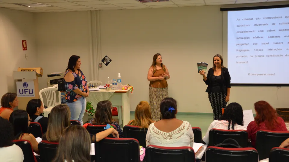 Palestras acontecerem no Anfiteatro do Bloco 5O (Foto: Milton Santos)