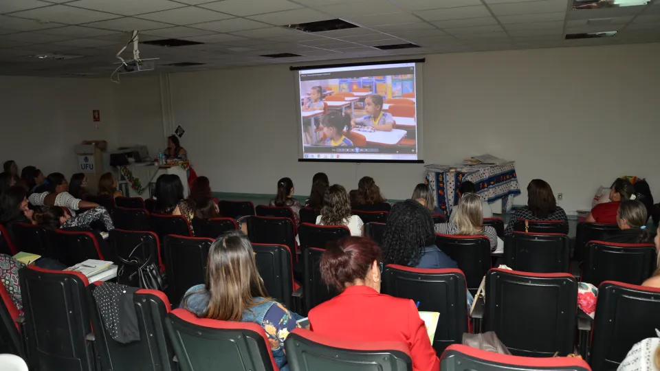 Palestras acontecerem no Anfiteatro do Bloco 5O (Foto: Milton Santos)