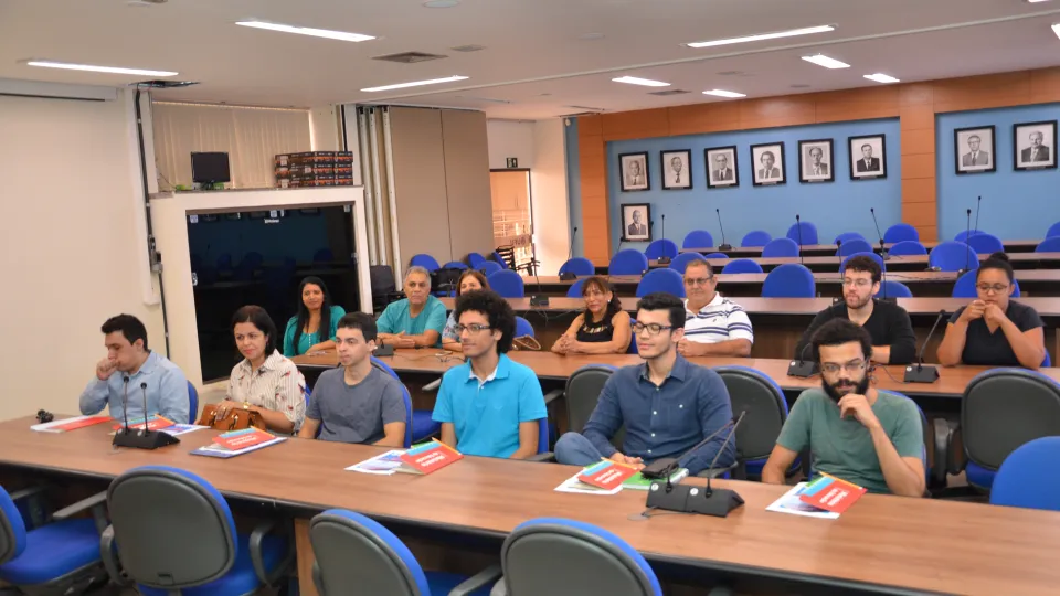Cerimônia ocorreu na Sala dos Conselhos no Campus Santa Mônica da UFU (Foto: Milton Santos)