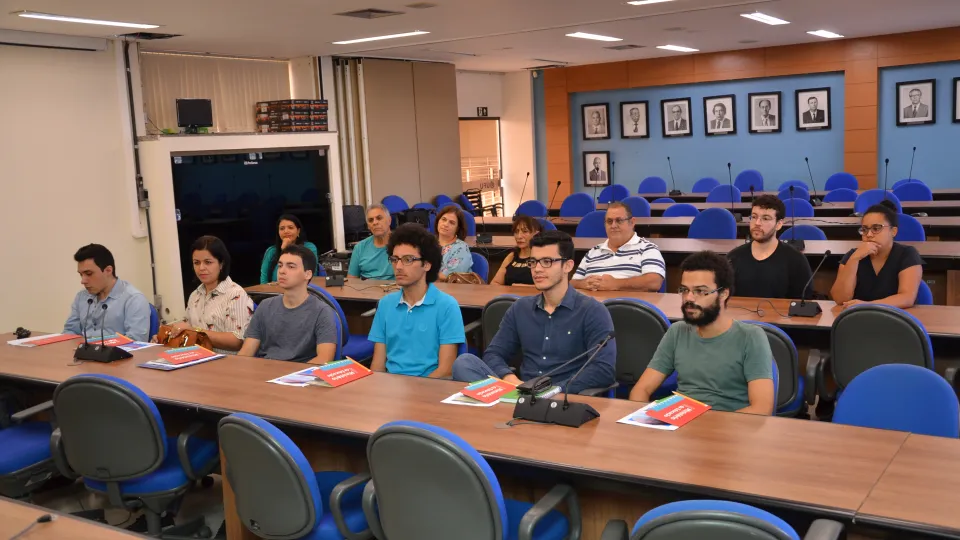 Cerimônia ocorreu na Sala dos Conselhos no Campus Santa Mônica da UFU (Foto: Milton Santos)