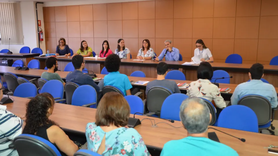 Cerimônia ocorreu na Sala dos Conselhos no Campus Santa Mônica da UFU (Foto: Milton Santos)