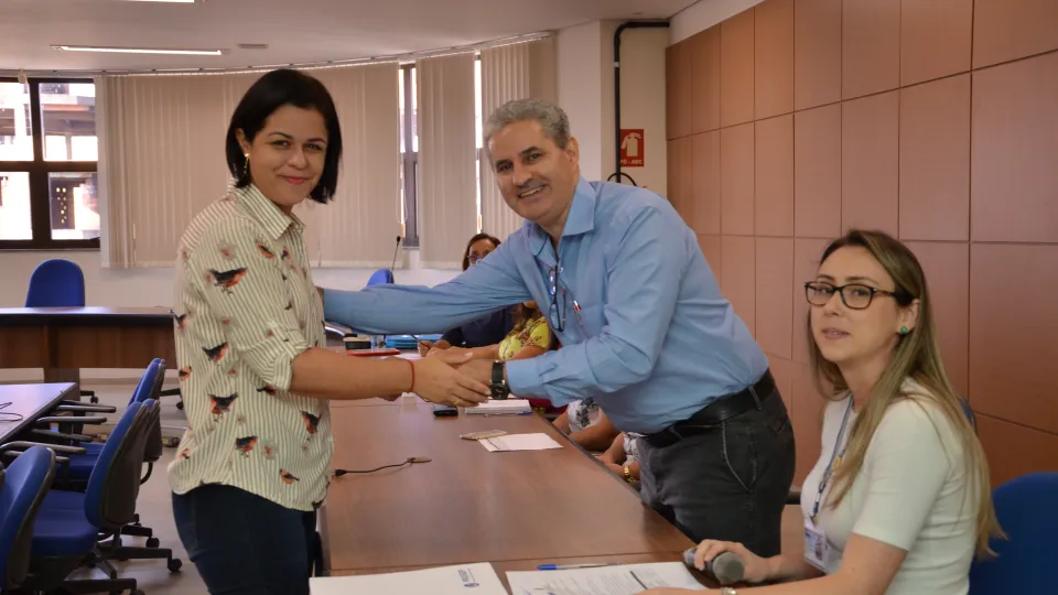 Cerimônia ocorreu na Sala dos Conselhos no Campus Santa Mônica da UFU (Foto: Milton Santos)
