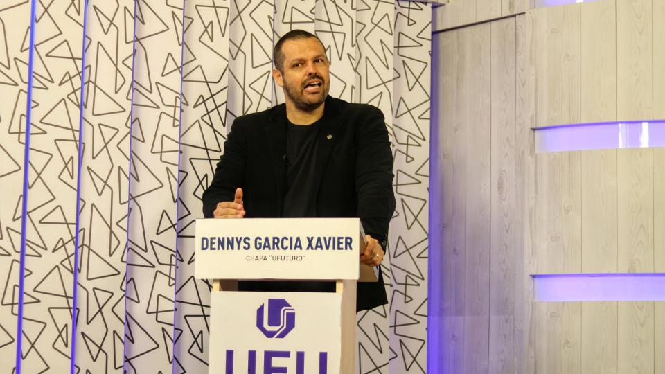 Candidato Dennys Garcia Xavier, do Instituto de Filosofia (foto: Marco Cavalcanti)