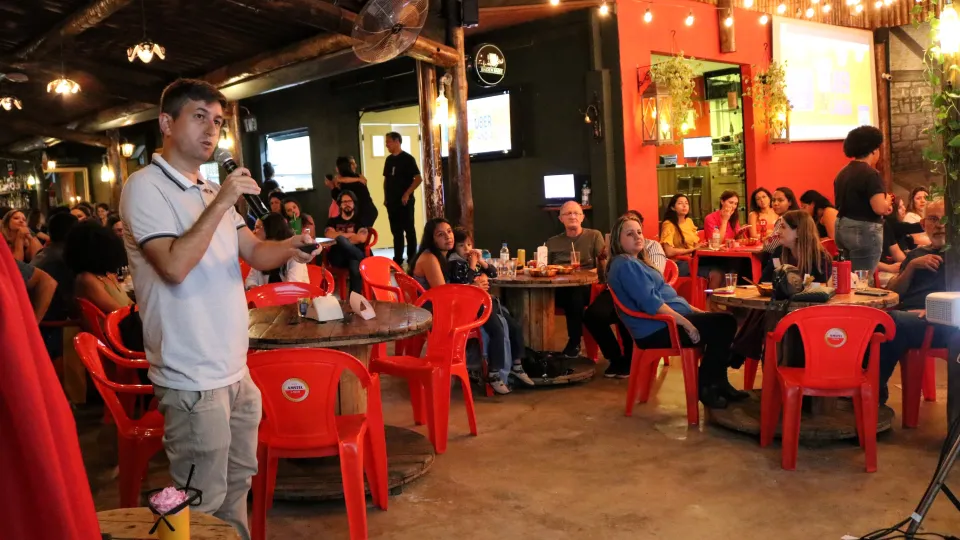 Pint of Science realizado na terça-feira, 8/11, no bar São Arnulfo (foto: Marco Cavalcanti)