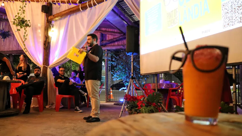 Pint of Science realizado na terça-feira, 8/11, no bar São Arnulfo (foto: Marco Cavalcanti)