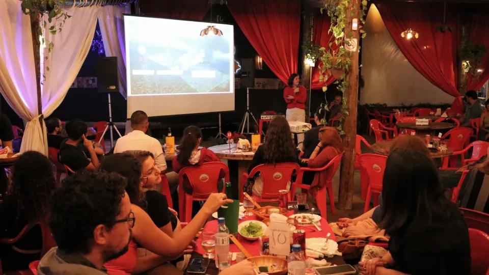 Pint of Science realizado na terça-feira, 8/11, no bar São Arnulfo (foto: Marco Cavalcanti)