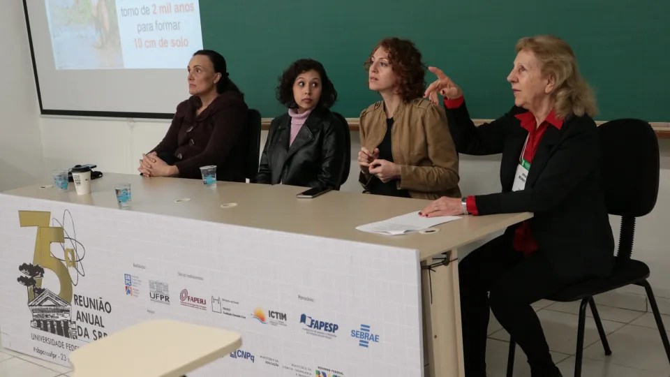 A 75ª Reunião Anual da SBPC está sendo realizada na UFPR (fotos: Marco Cavalcanti/UFU)