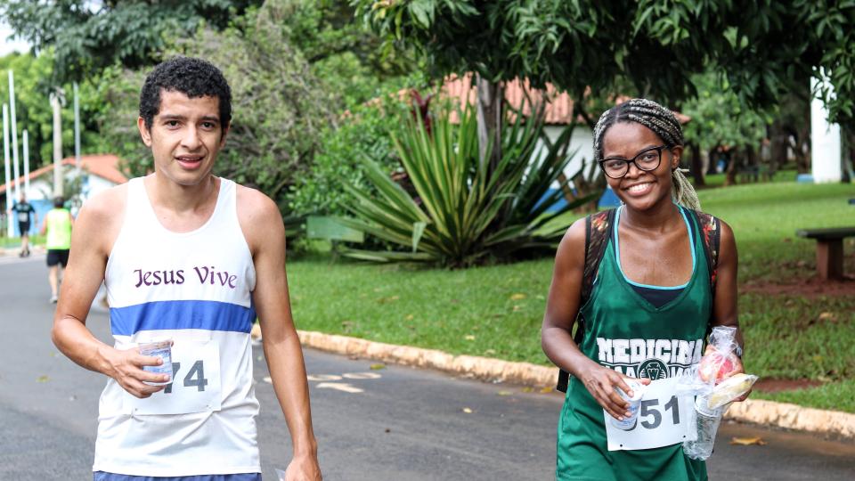 Vinícius Silva e Bárbara Sabino foram os vencedores das provas 5K e 10K (Foto: Marco Cavalcanti - 12/02/2022)