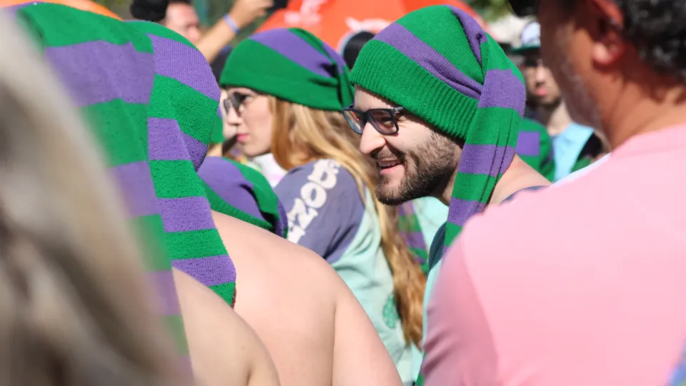 Integrantes da Associação Atlética Acadêmica do curso de Medicina durante a recepção aos candidatos do Vestibular UFU 2023-2 (foto: Marco Cavalcanti)