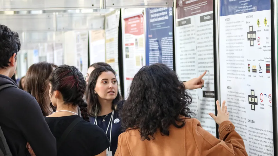 24/7 - Sessão de Pôsteres, uma das mais de 220 atividades da Reunião Anual da SBPC (foto: Marco Cavalcanti/UFU)