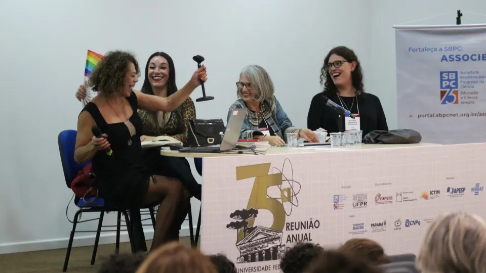 A 75ª Reunião Anual da SBPC está sendo realizada na UFPR (fotos: Marco Cavalcanti/UFU)