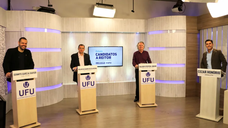 O debate foi realizado no estúdio da TV Universitária, no Campus Santa Mônica (foto: Marco Cavalcanti)