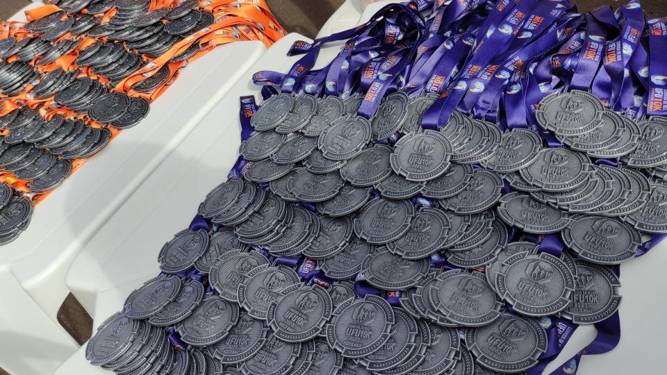 Medalhas entregues aos concluintes dos 5 e dos 10 quilômetros. (Foto: Hermom Dourado)
