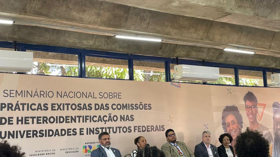 Imagem de integrantes de uma das mesas do evento