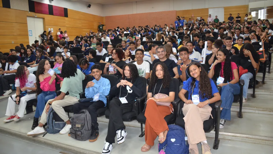 Feira de Matemática da Educação Básica e 2° Mostra Extensionista do IME (Fotos: Milton Santos)
