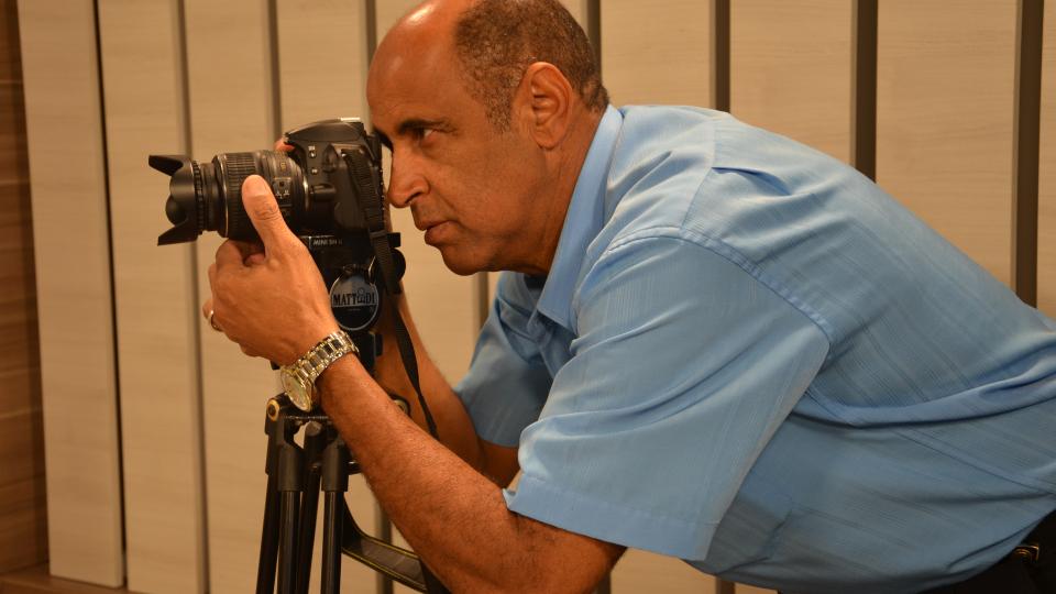 Milton Santos, fotógrafo da UFU, comemora 46 anos de profissão 