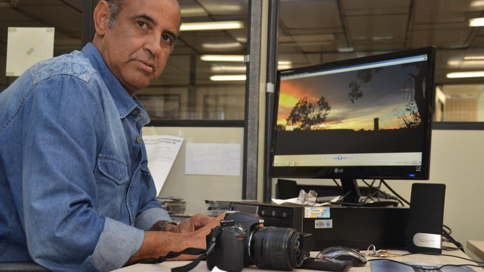 Milton Santos, fotógrafo da UFU, comemora 46 anos de profissão 