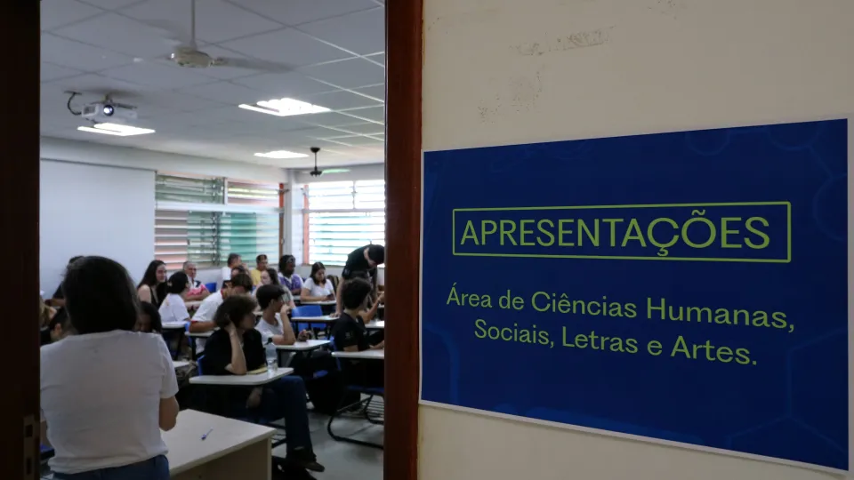 Oficinas e apresentação de pesquisas