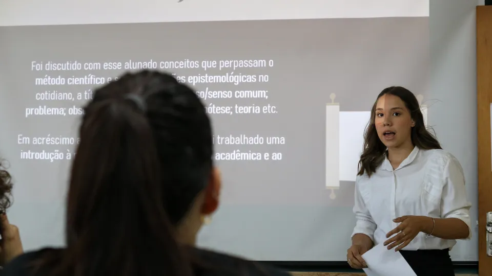 Oficinas e apresentação de pesquisas