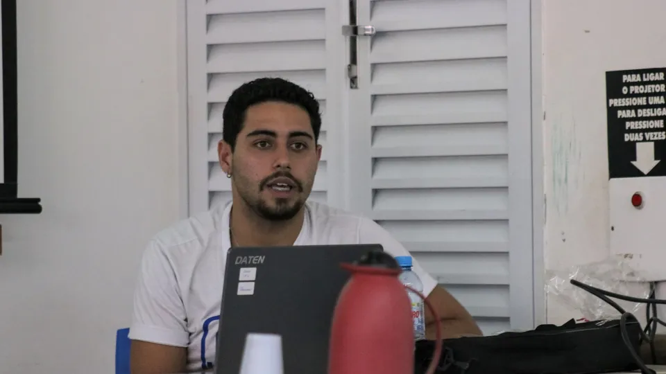 Oficinas e apresentação de pesquisas