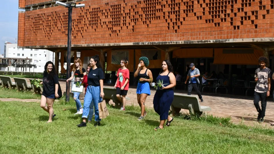 Exposição coletiva `Concretude"  (Milton Santos)