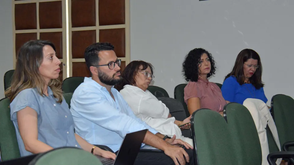 Servidores docentes e técnicos administrativos durante reunião do Condir em Patos de Minas