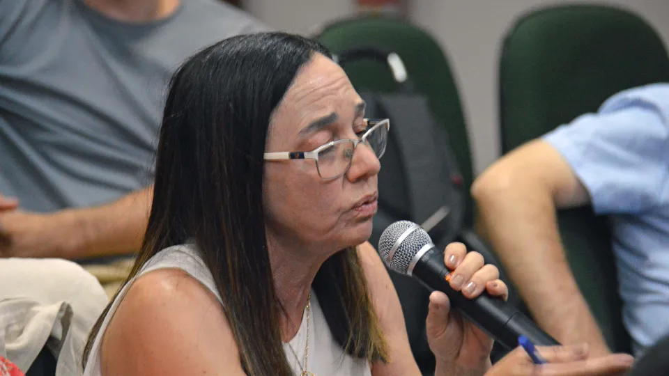 Servidores docentes e técnicos-administrativos durante renião do Condir em Patos de Minas