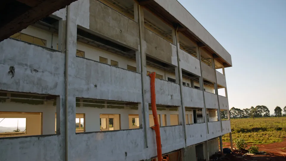 Membros do Condir em visita às obras do Campus da UFU em Patos de Minas em 10/11/2023