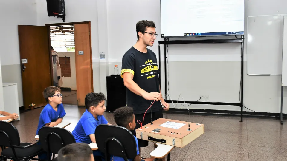 Entrega de dispositivos pedagógicos eletroeletrônicos à rede municipal de educação de Uberlândia (Milton Santos)