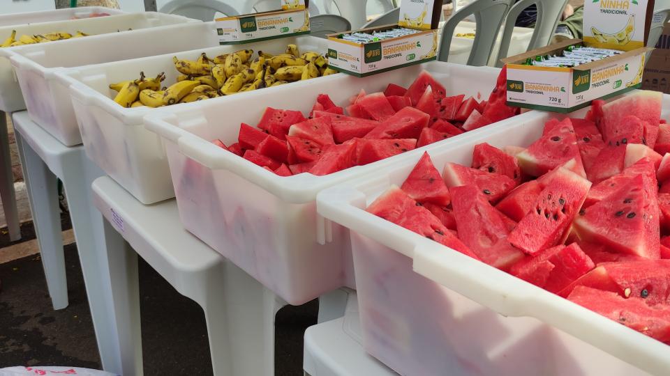 Frutas à disposição dos atletas após o término da corrida. (Foto: Hermom Dourado)
