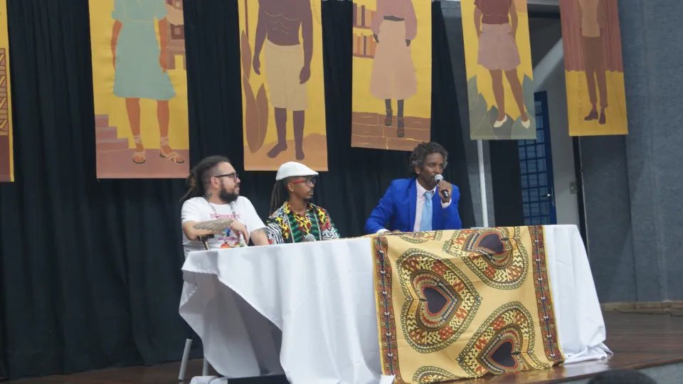 Exposição: 'Ogum, o ferreiro de deus'