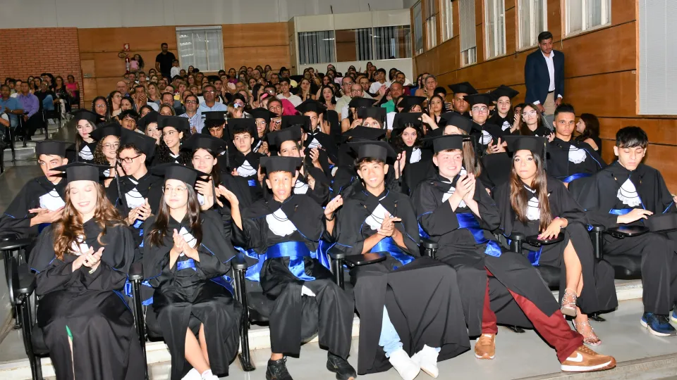 Cerimônia Simbólica de Colação de Grau dos estudantes dos 9º anos da Eseba (Milton Santos)