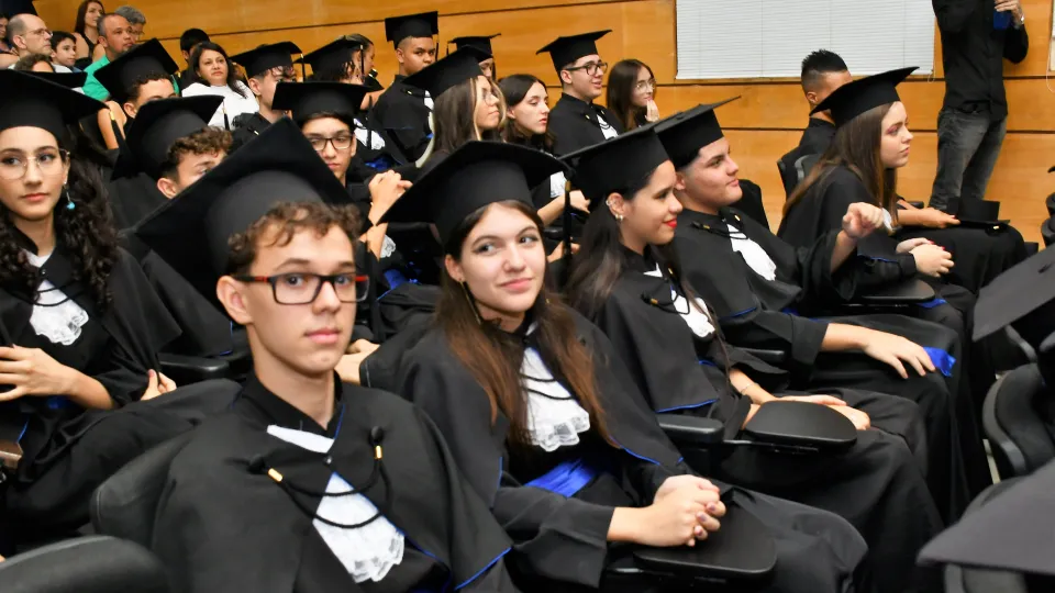 Cerimônia Simbólica de Colação de Grau dos estudantes dos 9º anos da Eseba (Milton Santos)