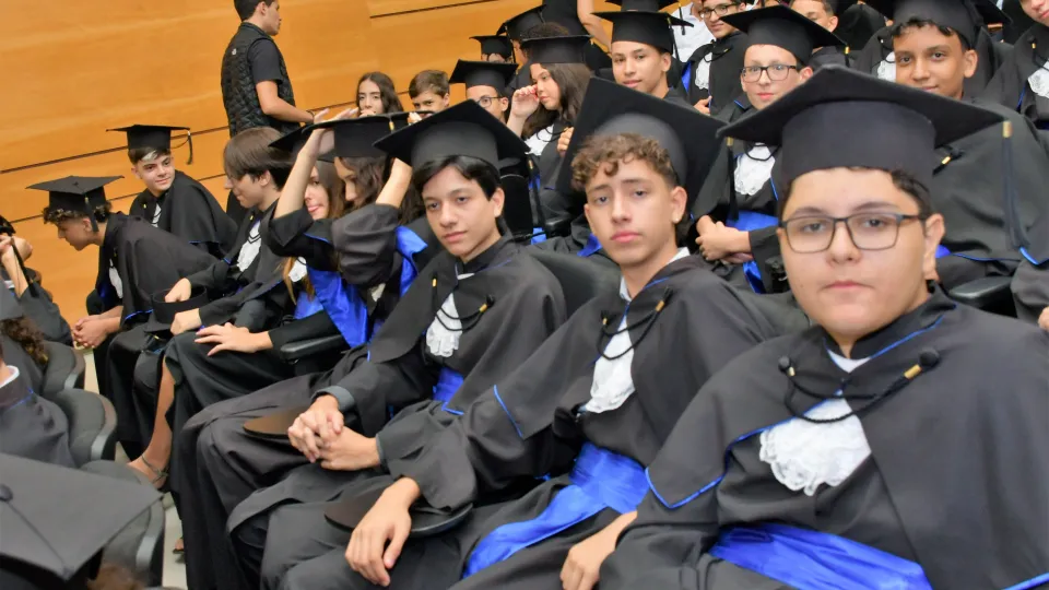 Cerimônia Simbólica de Colação de Grau dos estudantes dos 9º anos da Eseba (Milton Santos)