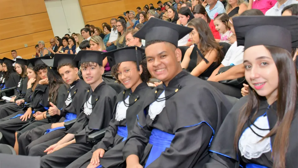 Cerimônia Simbólica de Colação de Grau dos estudantes dos 9º anos da Eseba (Milton Santos)