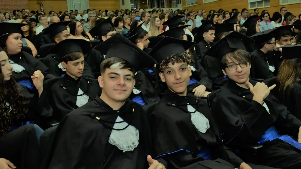 Cerimônia Simbólica de Colação de Grau dos estudantes dos 9º anos da Eseba (Milton Santos)