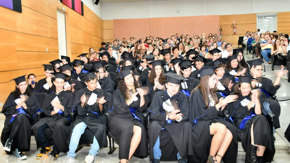 Cerimônia Simbólica de Colação de Grau dos estudantes dos 9º anos da Eseba (Milton Santos)