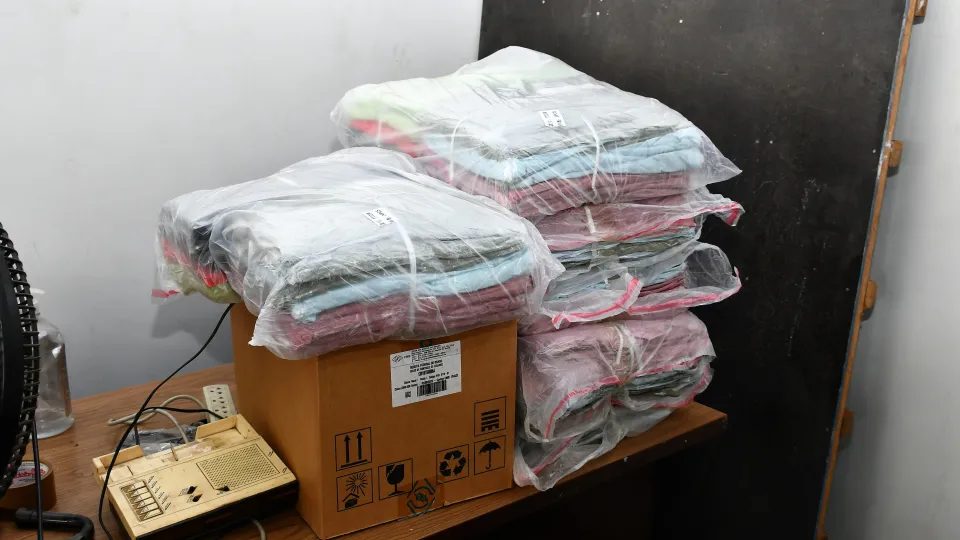 Receita Federal destina à UFU aproximadamente uma tonelada de roupas e mil pares de tênis (Milton Santos)